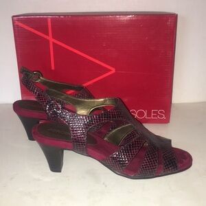 AEROSOLES Red and Gold Heels Elegant Design